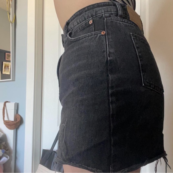 TOPSHOP distressed mini denim skirt - Picture 3 of 5